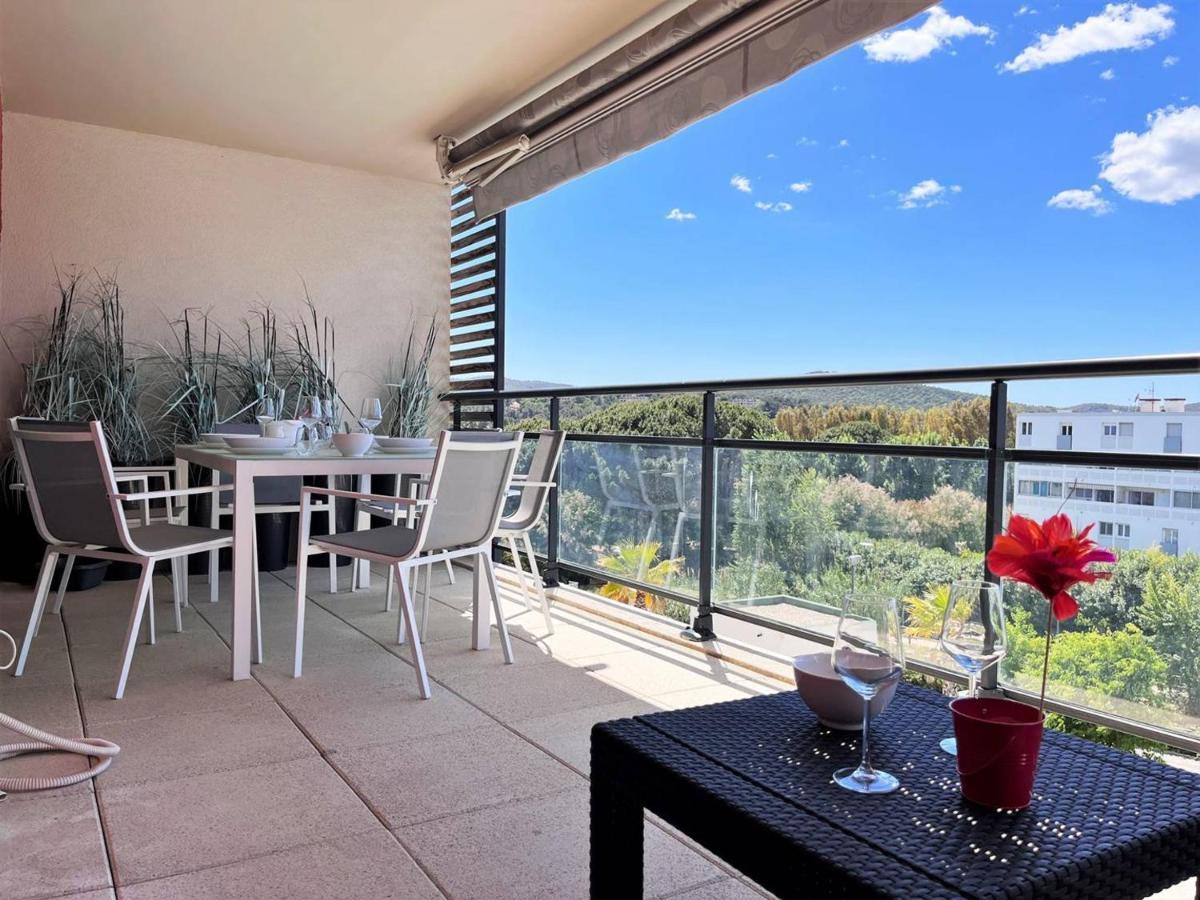 Charmant T2 Climatise Avec Grande Terrasse, Piscine Et Parking Privatif, Proche Plage Et Commerces. - Fr-1-251-441 Le Lavandou Exterior photo